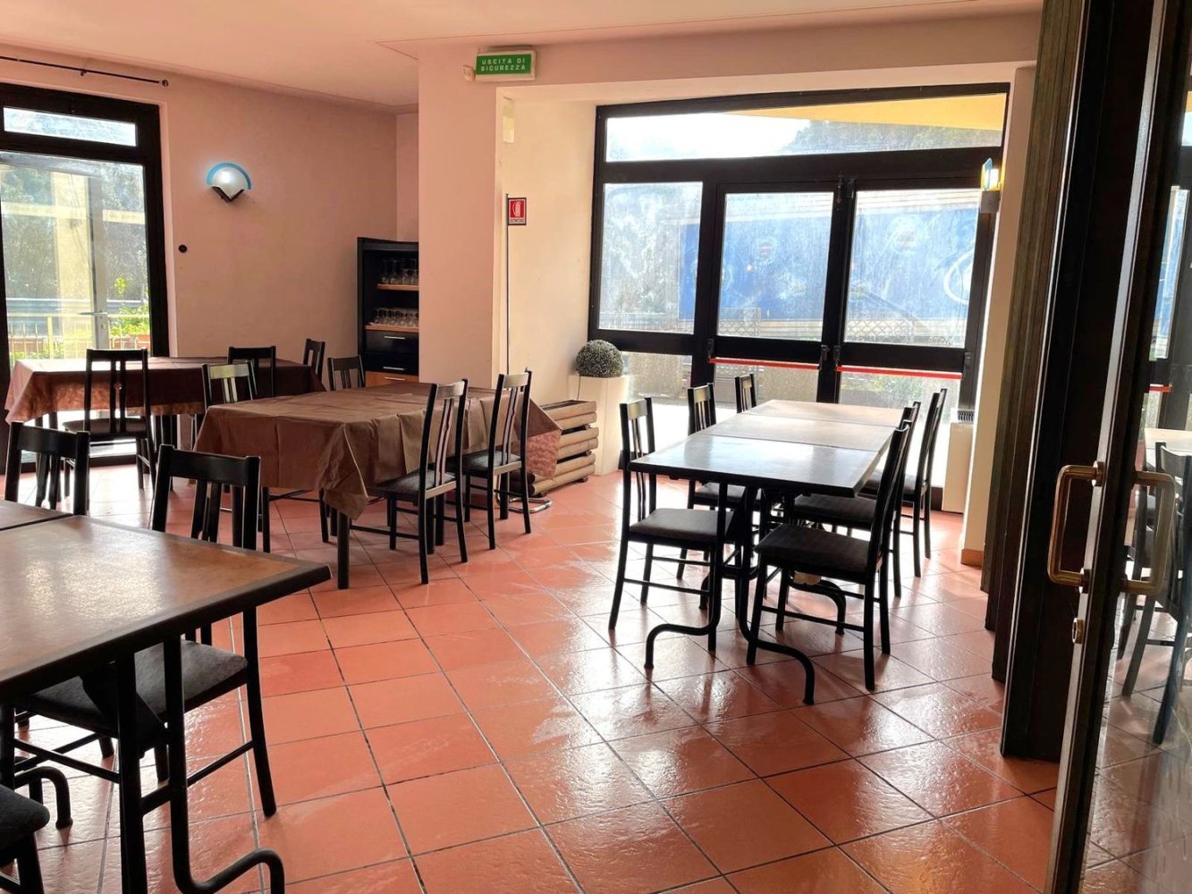 437m² Commercial property in Spoleto, Italy No. 379741