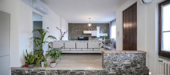 2 Schlafzimmer Villa in Monticelli Brusati, Italy, Nr. 363764 4