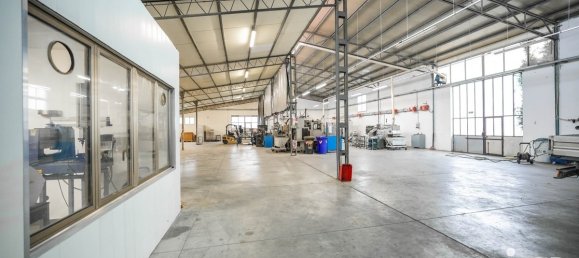 1350m² Commercial property in Ferrara, Italy No. 229855 5