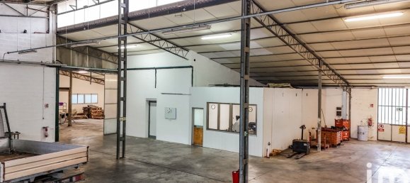 1350m² Commercial property in Ferrara, Italy No. 229855 4