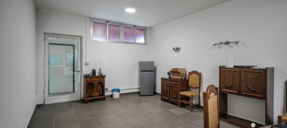 1350m² Commercial property in Ferrara, Italy No. 229855 20