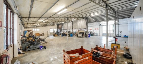 1350m² Commercial property in Ferrara, Italy No. 229855 7