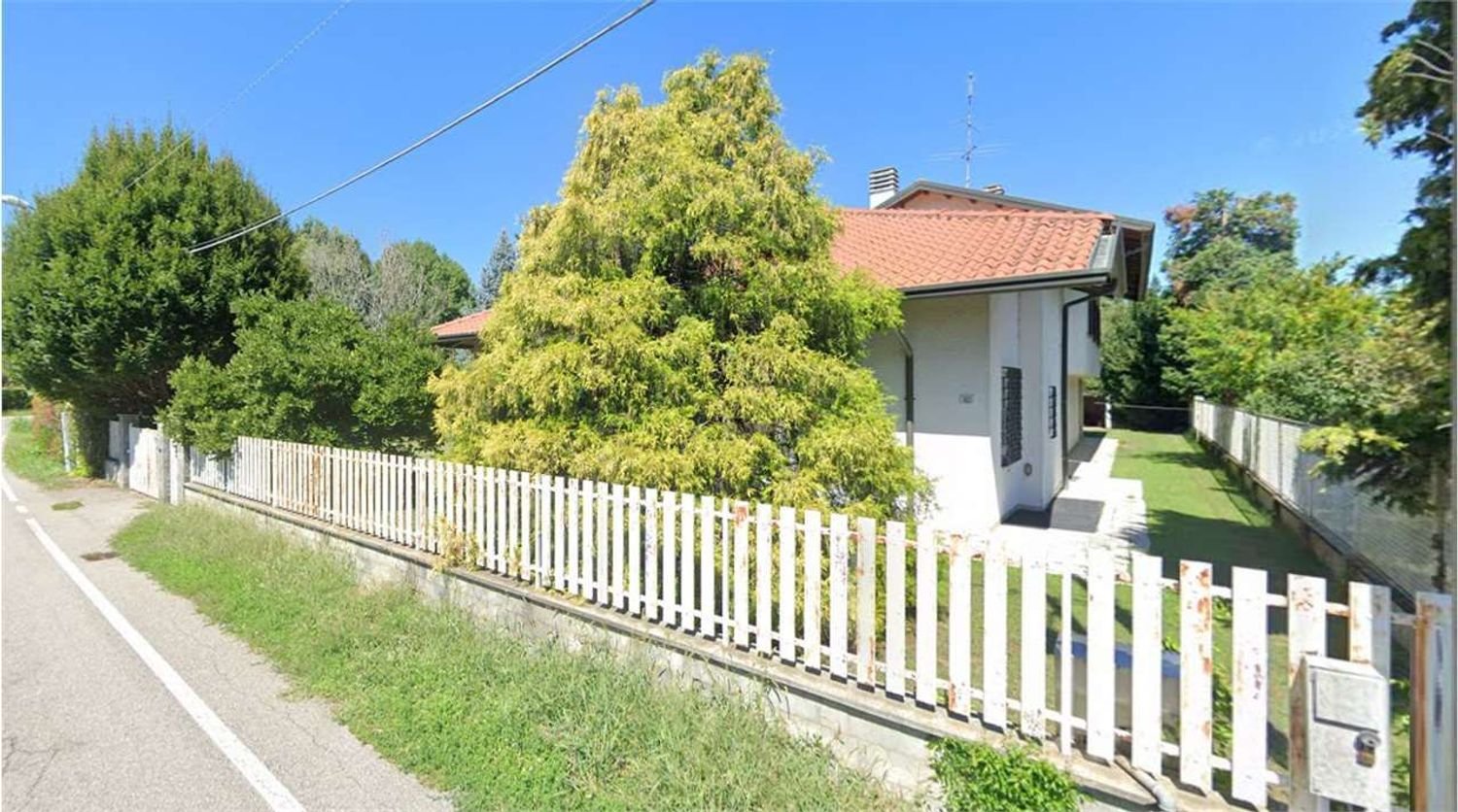 10 rooms Villa in Gallarate, Italy No. 15381