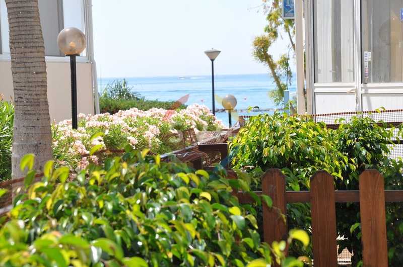 Недвижимость с 4 спальнями в Лимассол, Кипр № 83412