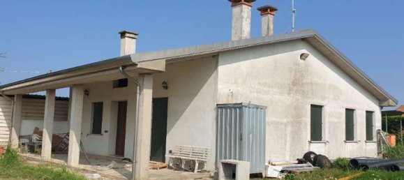 4 rooms Apartment in Chioggia, Italy No. 217895 2