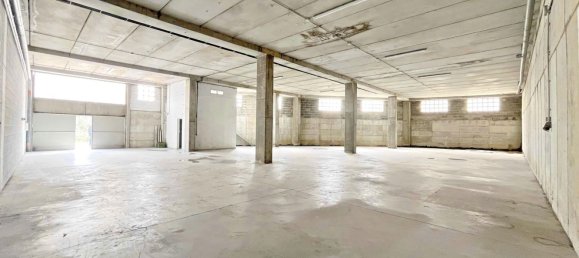 387m² Warehouse in Bergondo, Spain No. 38789 4