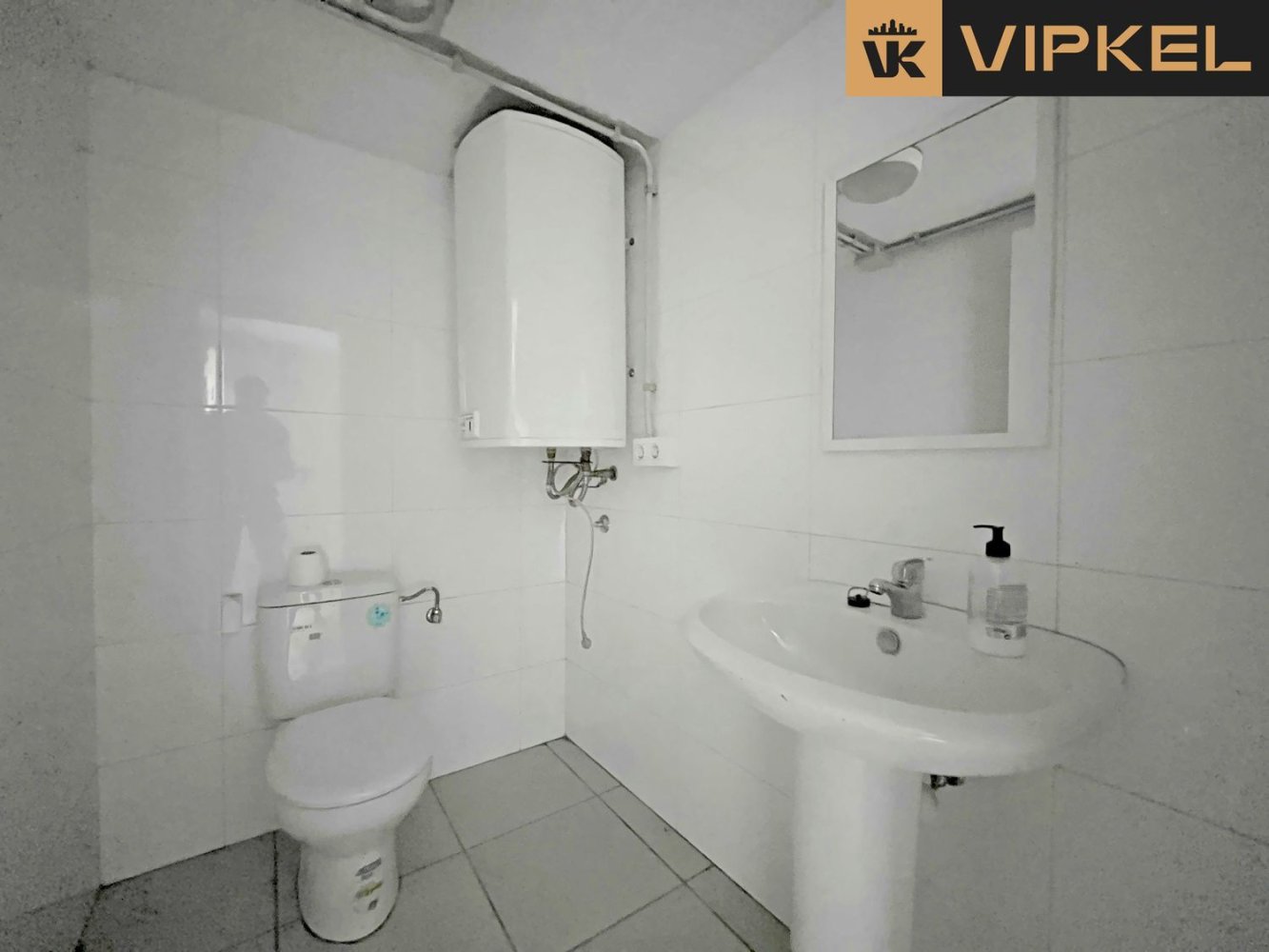 387m² Warehouse in Bergondo, Spain No. 38789