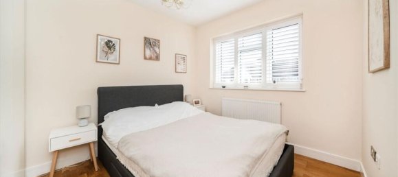 3 bedrooms Commercial property in Chessington, United Kingdom No. 10250 11