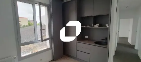 406m² Office in Vitry-sur-Seine, France No. 302401 11
