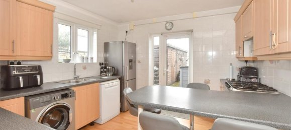 3 bedrooms House in Essex, United Kingdom No. 4140 8