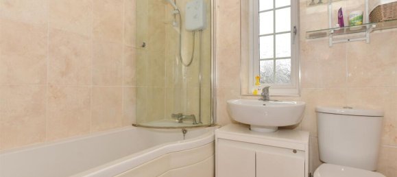 3 bedrooms House in Essex, United Kingdom No. 4140 17