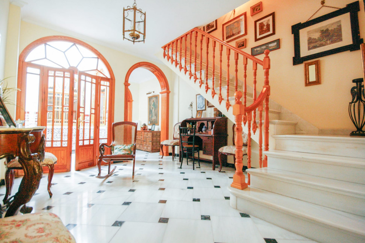 5 bedrooms Townhouse in Coin, Spain No. 261118