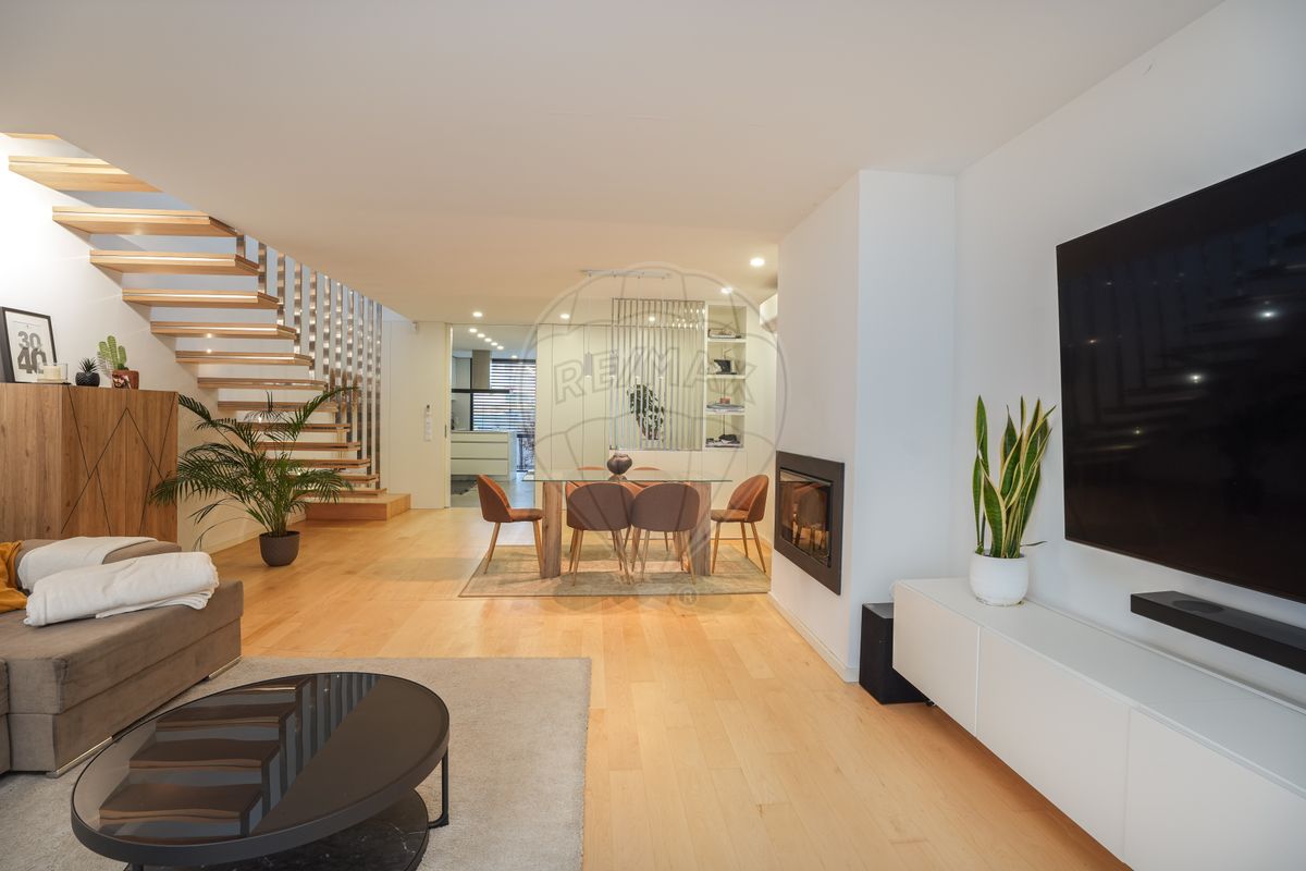 3 bedrooms House in Avintes, Portugal No. 17201