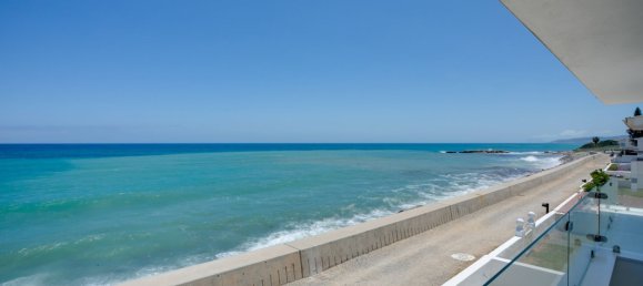 3 bedrooms Villa in Estepona, Spain No. 147611 2