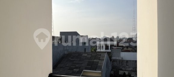 Дом с 3 спальнями в Джакарта, Индонезия № 2601 24