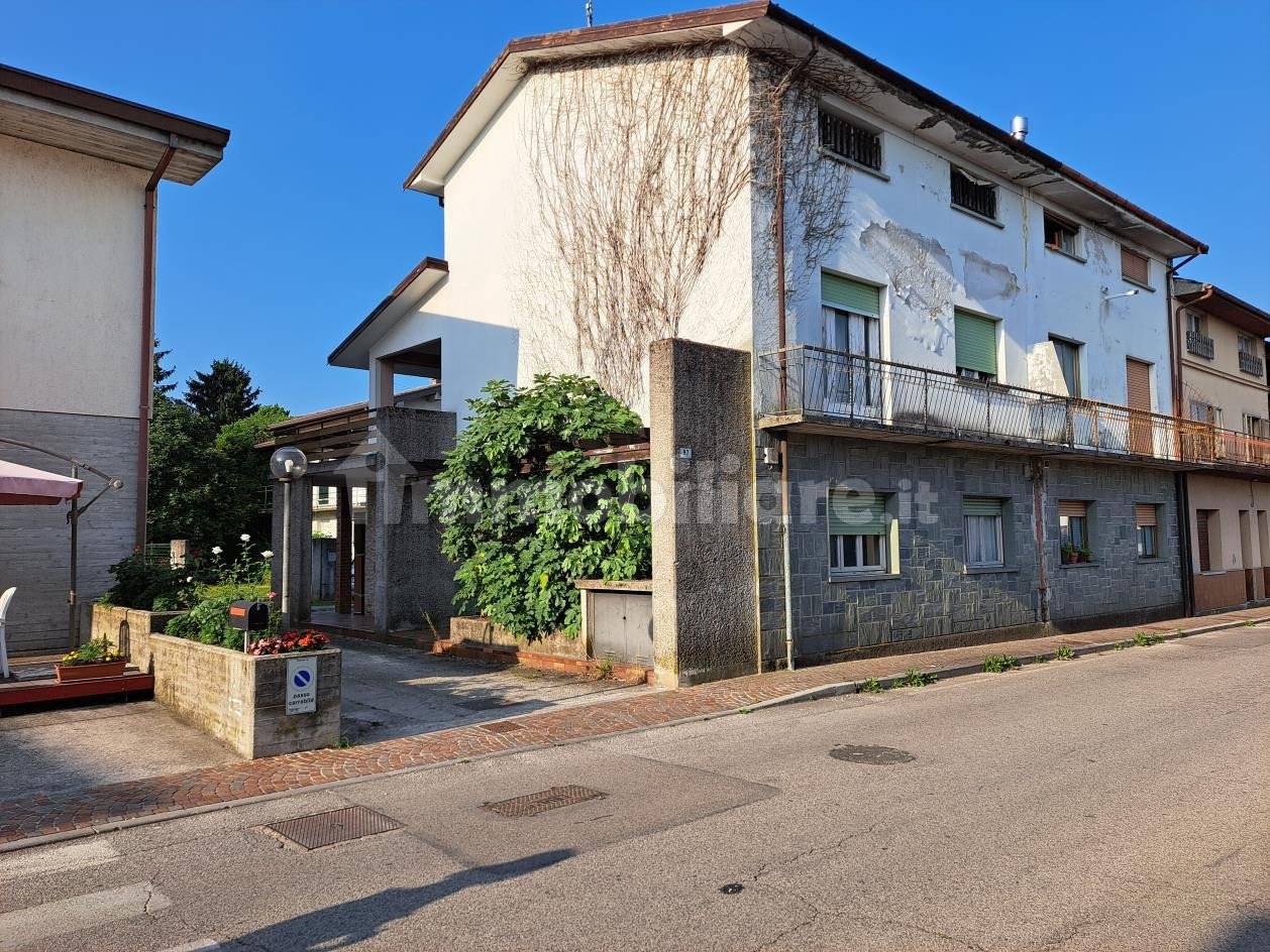 5 rooms Apartment in Pordenone, Italy No. 363821