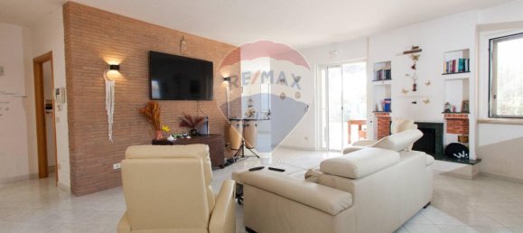 7 rooms Villa in Aprilia, Italy No. 124097 3