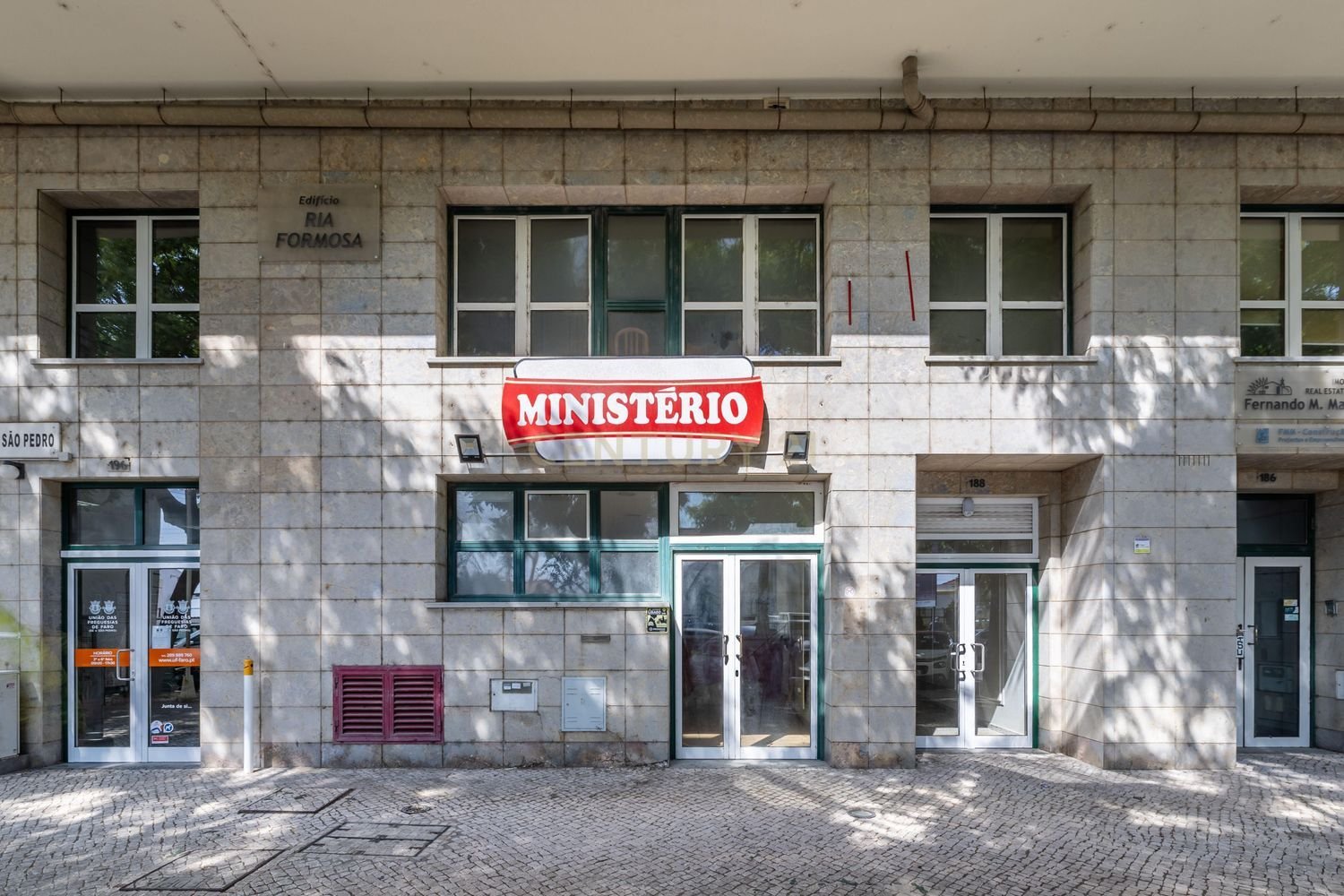 291m² Commercial property in Faro, Portugal No. 347618