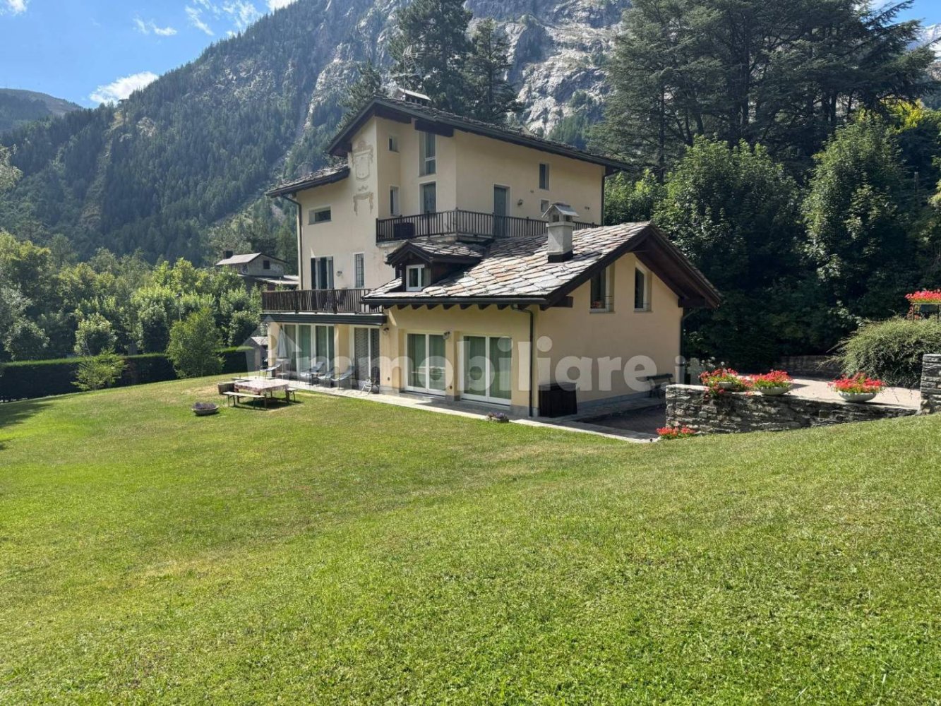2 bedrooms Apartment in Courmayeur, Italy No. 265044