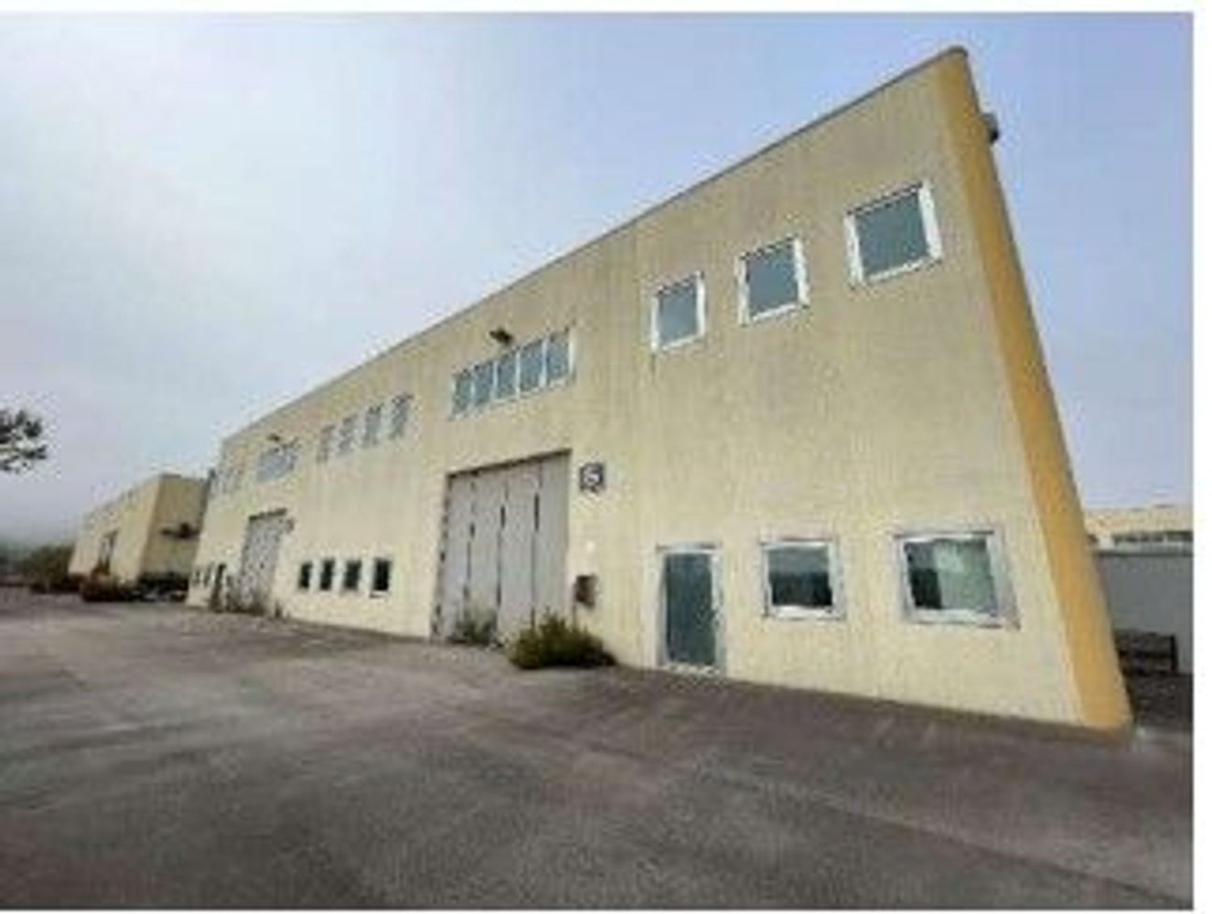 Almacén en Osimo, Italy 2042 m² No. 403522