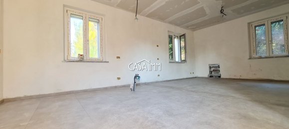 4غرفة فيلا في Angera, Italy رقم 12337 7