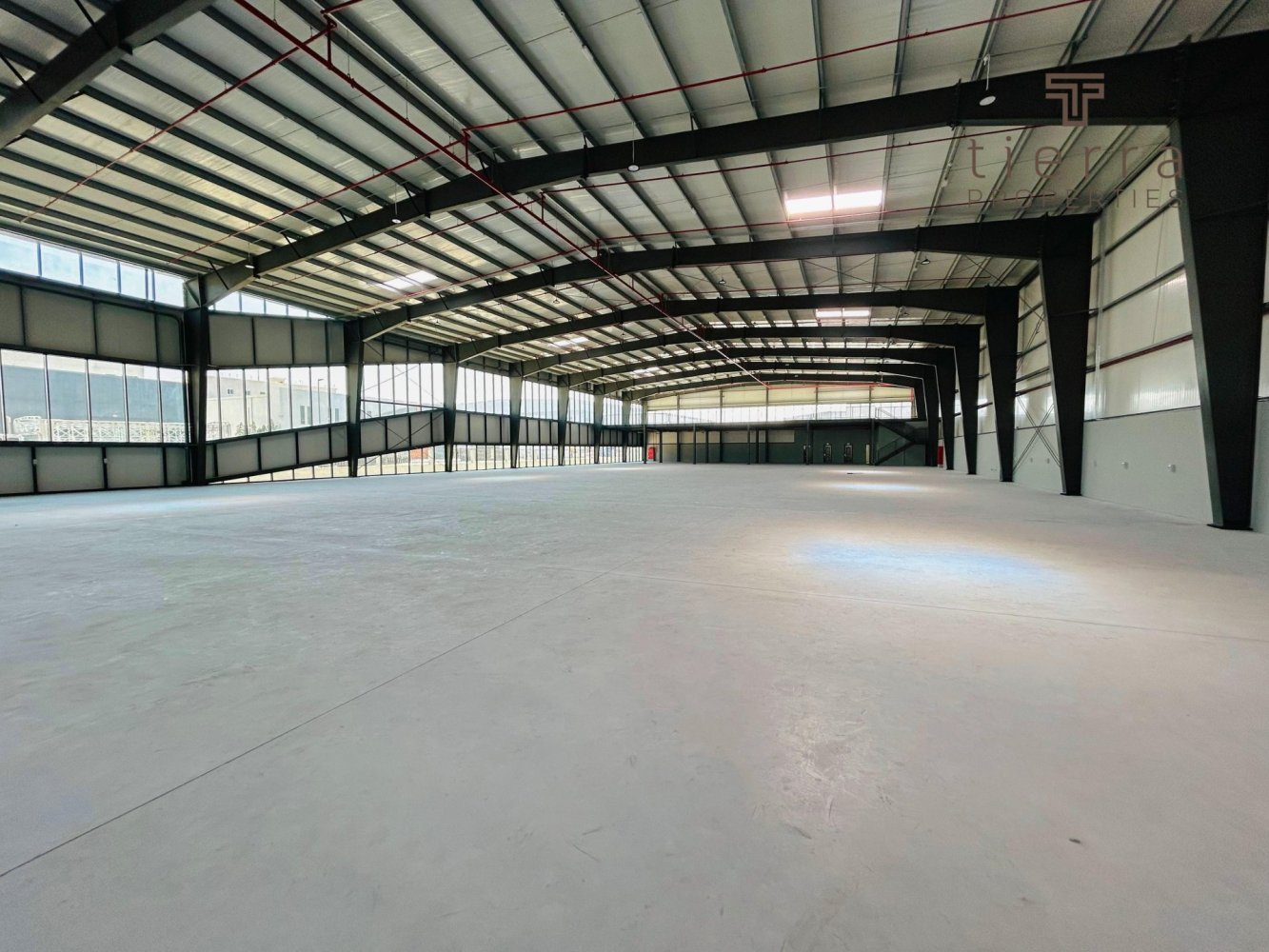 Almacén en Dubai, UAE 3530.3 m² No. 54801