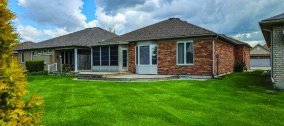 4 bedrooms House in Welland, Canada No. 845 2