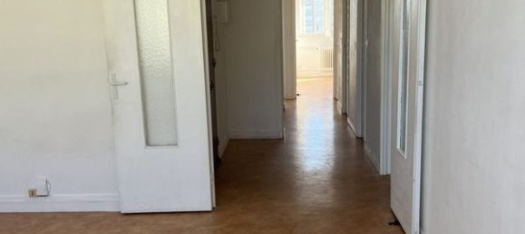 Apartamento de 3 dormitorios en Orleans, France No. 209227 3