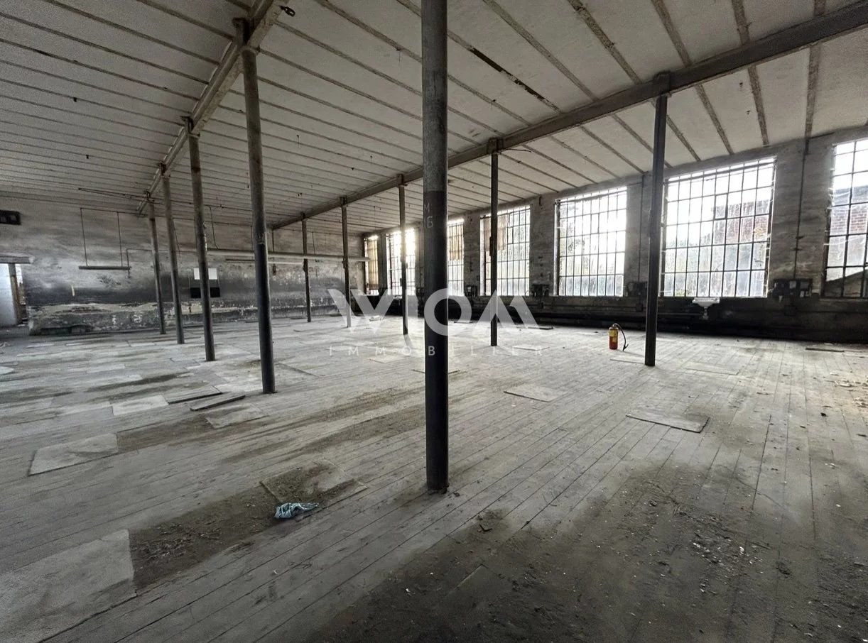 Edificio en Caudry, France No. 246554