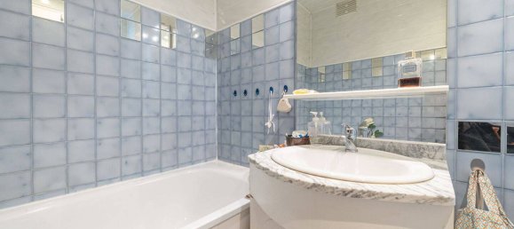 Studio in Paris, France No. 319993 6