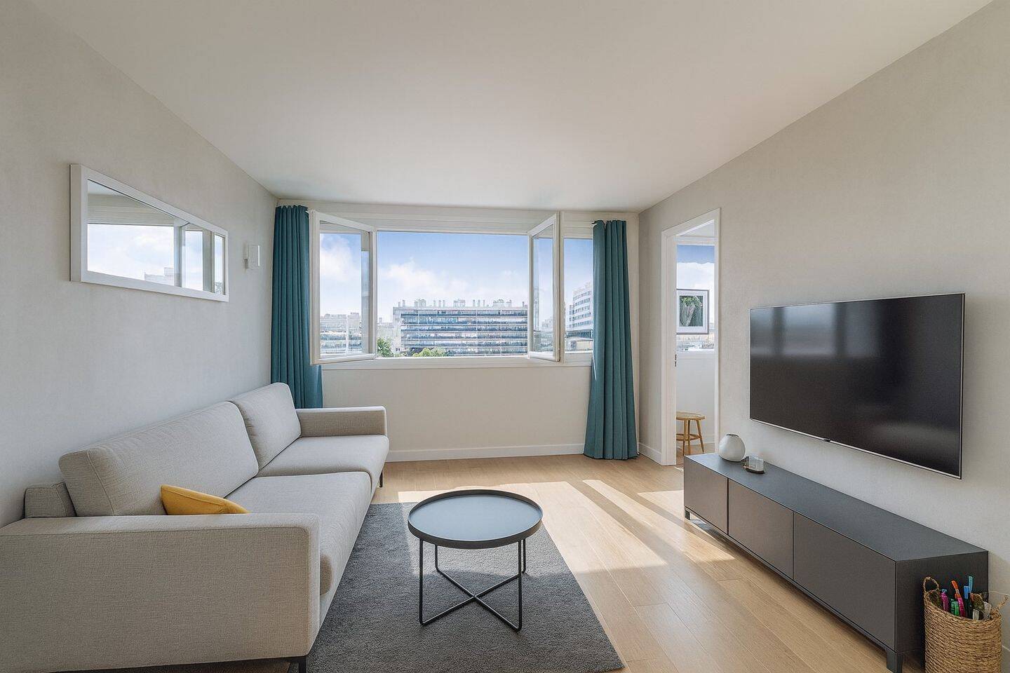 Studio in Paris, France No. 319993