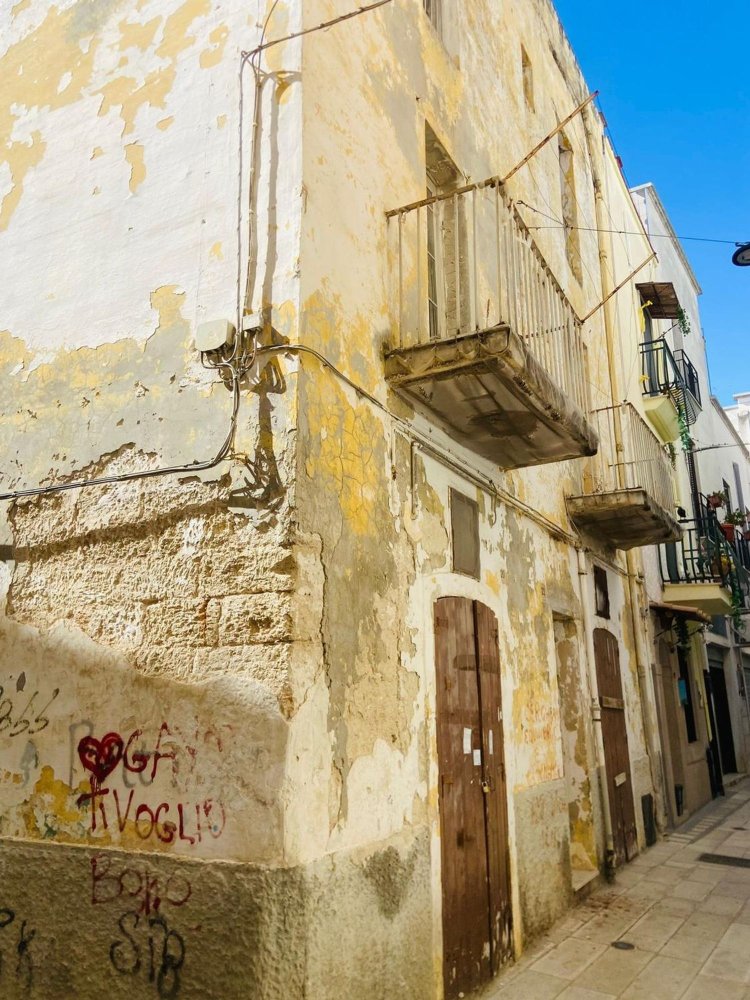 Edificio en Mola di Bari, Italy 158 m² No. 290090