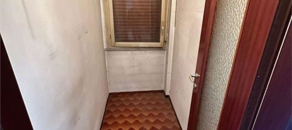 3-salle Appartement à Novara, Italy No. 206610 8