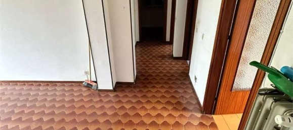 3-salle Appartement à Novara, Italy No. 206610 5