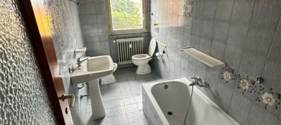 3-salle Appartement à Novara, Italy No. 206610 10