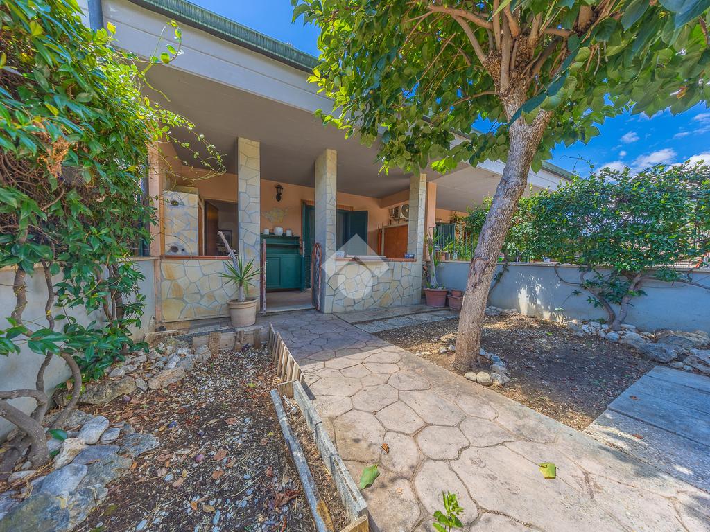 2 bedrooms Villa in Guidonia Montecelio, Italy No. 310095