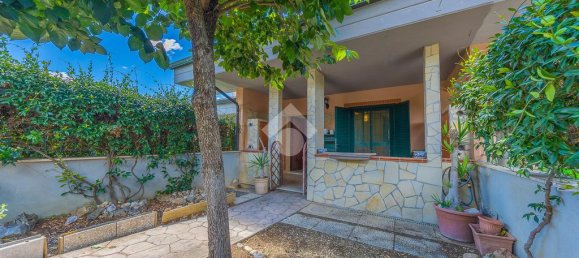 2 bedrooms Villa in Guidonia Montecelio, Italy No. 310095 3