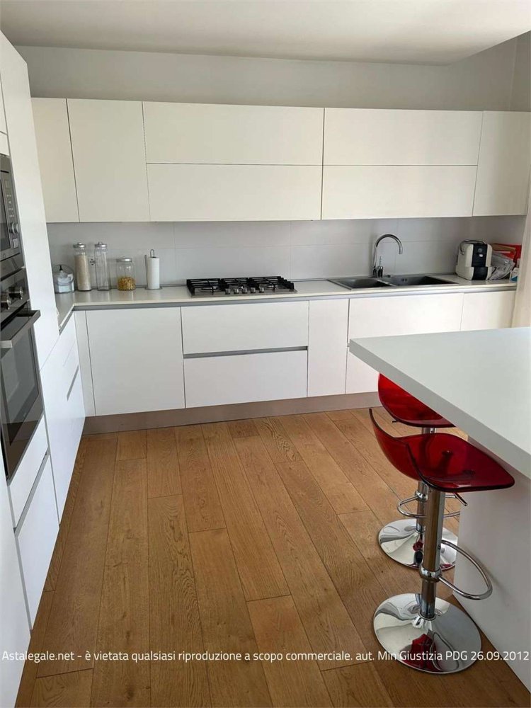 6غرفة شقة في Meda, Italy رقم 5356