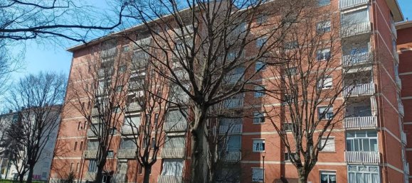 4 rooms Apartment in Turin, Italy No. 149981 2