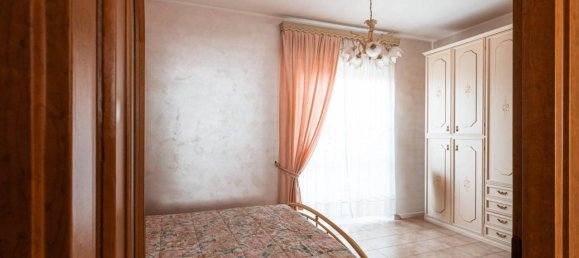 4 rooms Apartment in Turin, Italy No. 149981 10