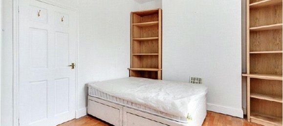 1 bedroom Maisonette in London, United Kingdom No. 12729 3