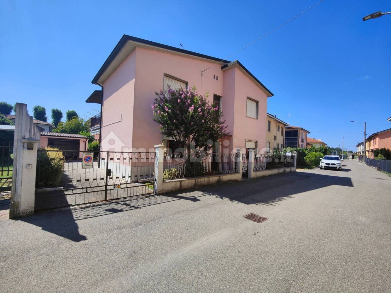 Villa de 4 dormitorios en Guardamiglio, Italy No. 355716