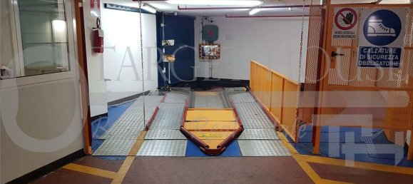 مرآب في Como, Italy 44متر مربع رقم 108070 4