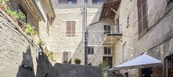 2 bedrooms Apartment in Montone, Italy No. 302929 2