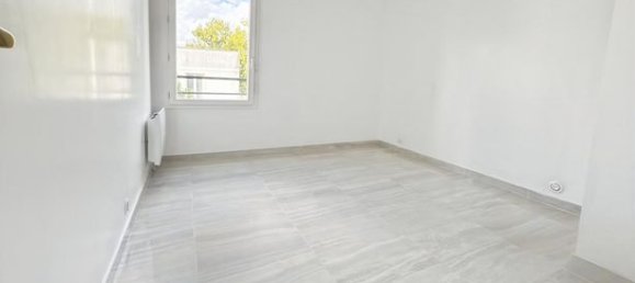 3 bedrooms Apartment in Saint-Denis, France No. 354676 9