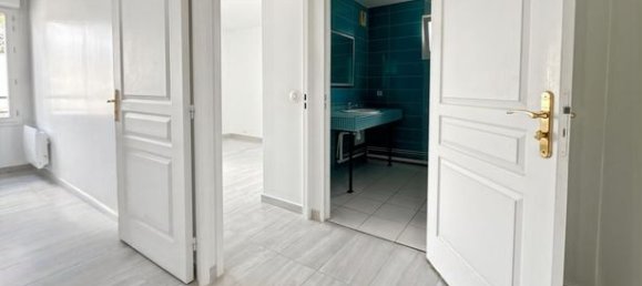 3 bedrooms Apartment in Saint-Denis, France No. 354676 5