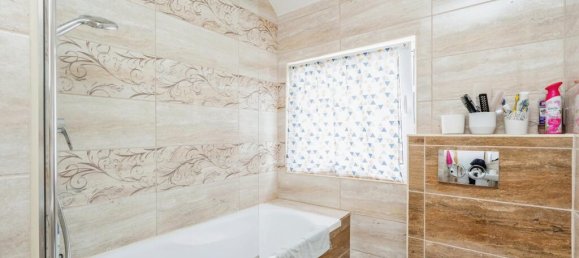 5 bedrooms House in Portsmouth, United Kingdom No. 10875 18