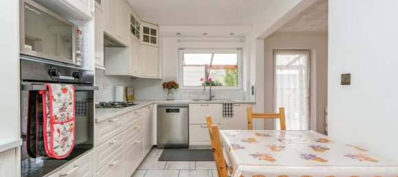 5 bedrooms House in Portsmouth, United Kingdom No. 10875 3