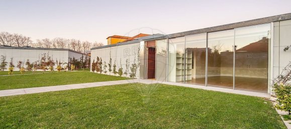 4 bedrooms House in Porto, Portugal No. 16974 16