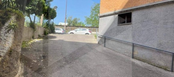 Garaje de 1 habitación en Pomigliano d'Arco, Italy No. 20043 5